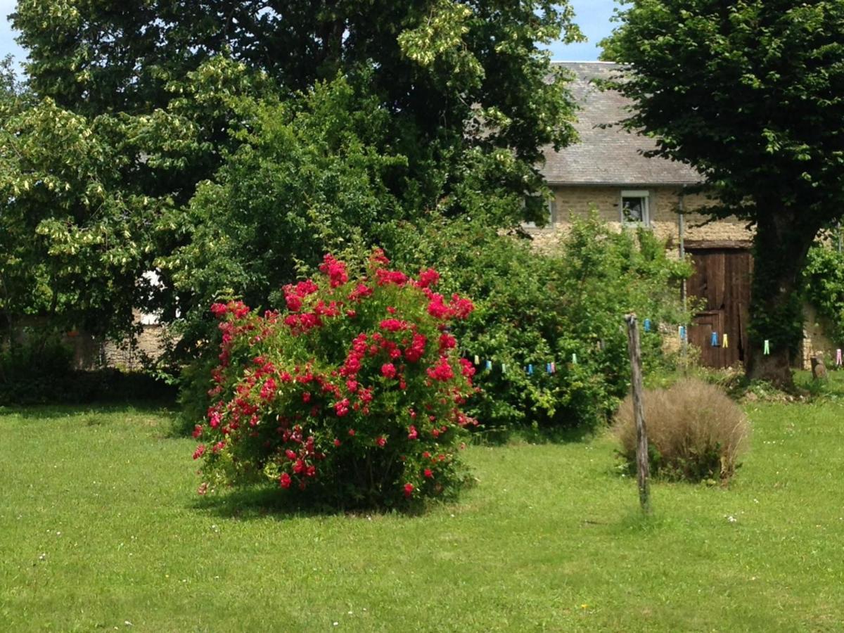 Gite Le Tilleul De La Fontaine Alluy Exterior foto