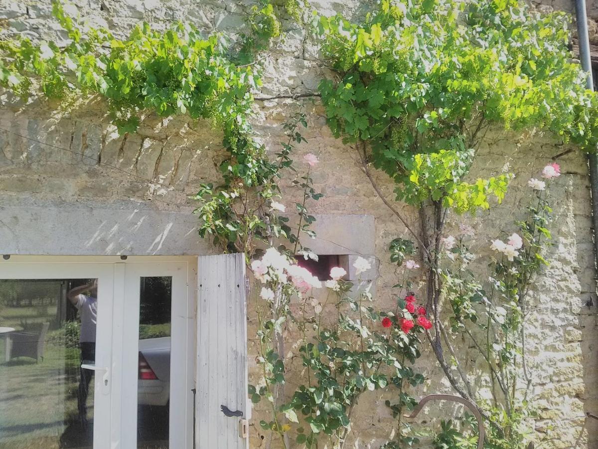 Gite Le Tilleul De La Fontaine Alluy Exterior foto