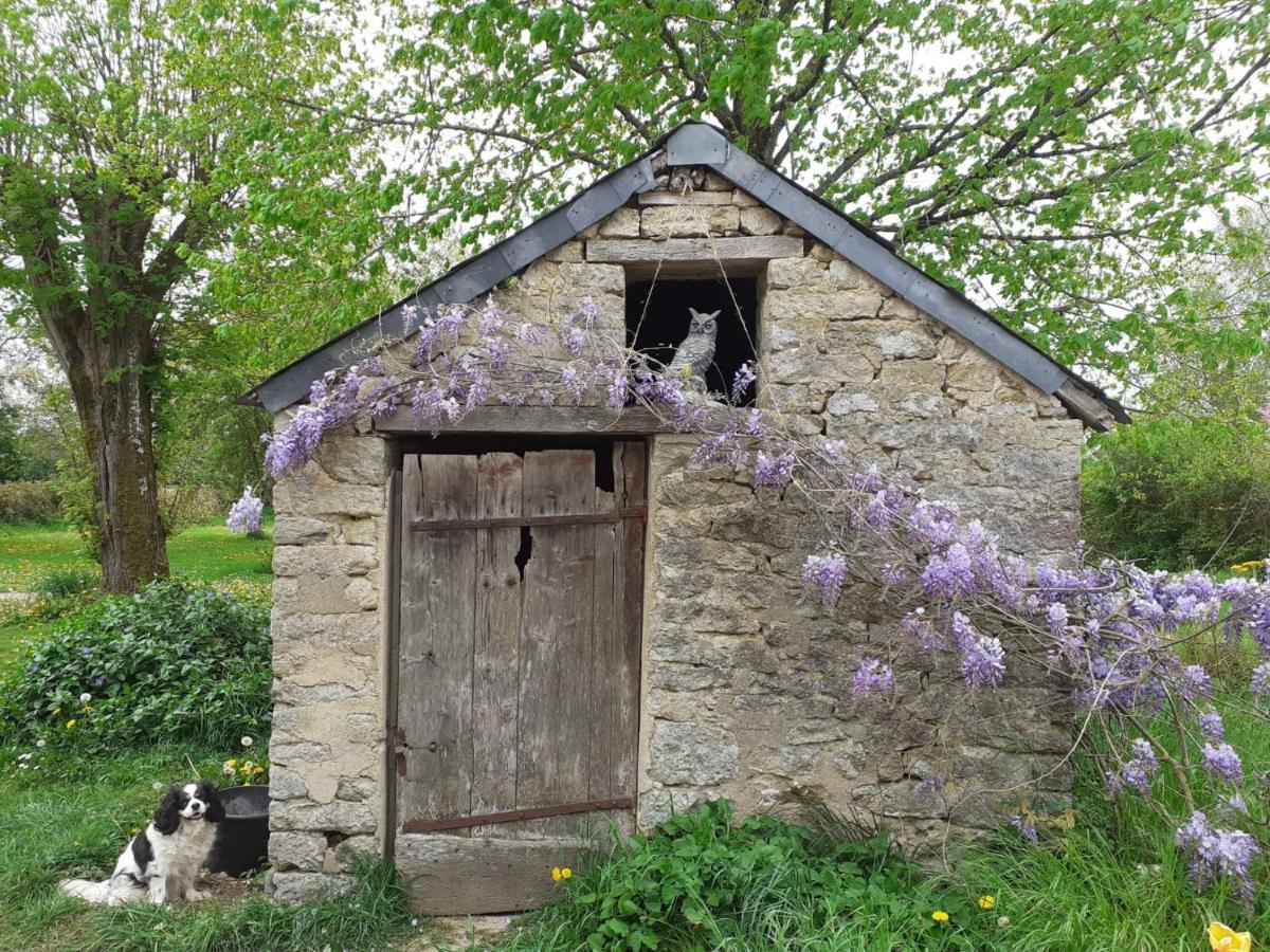 Gite Le Tilleul De La Fontaine Alluy Exterior foto